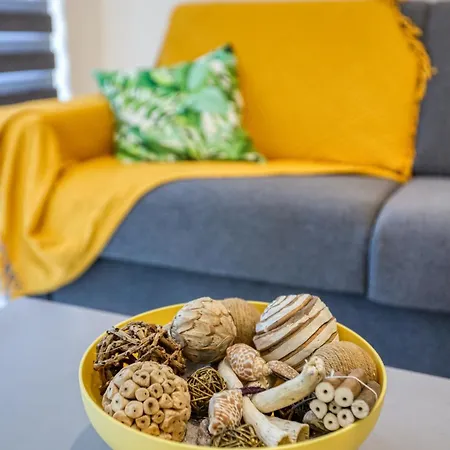 Apartment Stylish & Authentic 1br With Terrace In By 360 Estates *