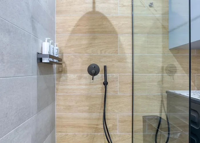 Stylish & Authentic 1br With Terrace In By 360 Estates דירה סליאמה