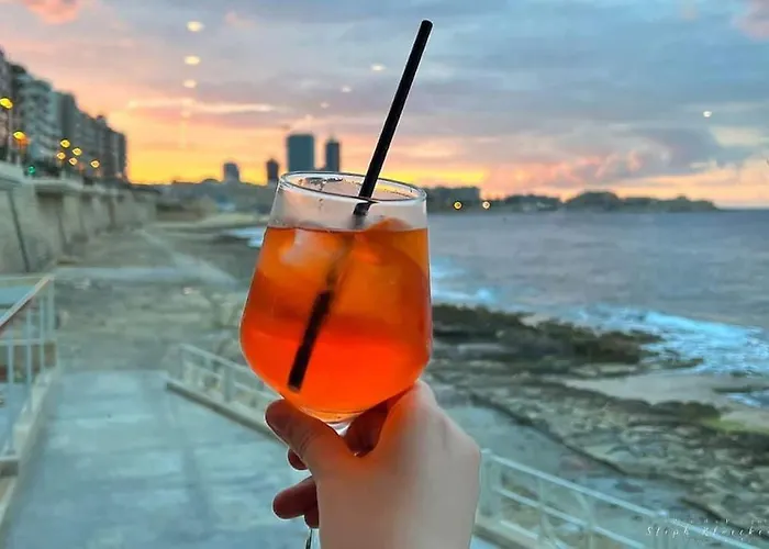 Stylish & Authentic 1br With Terrace In By 360 Estates דירה