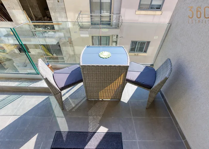 Stylish & Authentic 1br With Terrace In By 360 Estates סליאמה