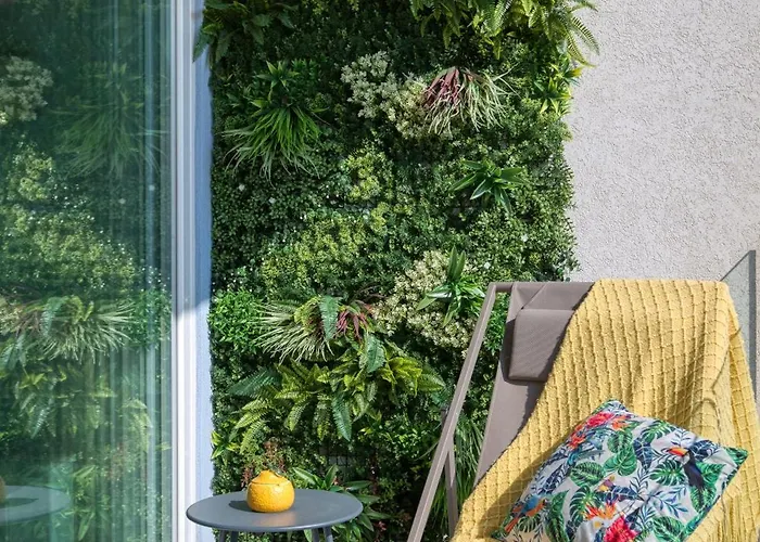 Stylish & Authentic 1br With Terrace In By 360 Estates דירה סליאמה