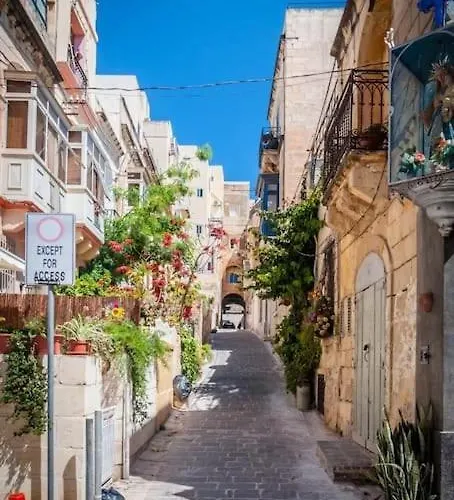 Stylish & Authentic 1br With Terrace In By 360 Estates דירה