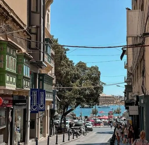 Stylish & Authentic 1br With Terrace In By 360 Estates דירה סליאמה