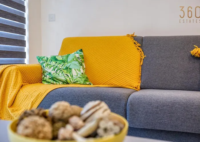 Stylish & Authentic 1br With Terrace In By 360 Estates דירה סליאמה