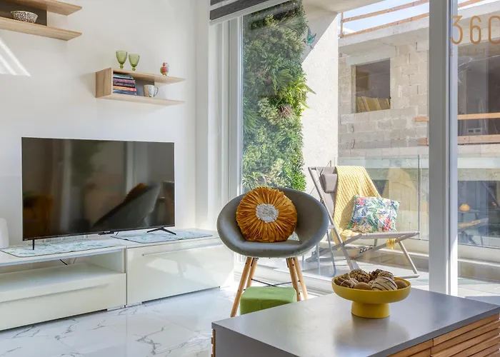 Stylish & Authentic 1br With Terrace In By 360 Estates * סליאמה