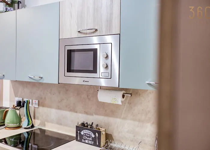 Stylish & Authentic 1br With Terrace In By 360 Estates דירה סליאמה