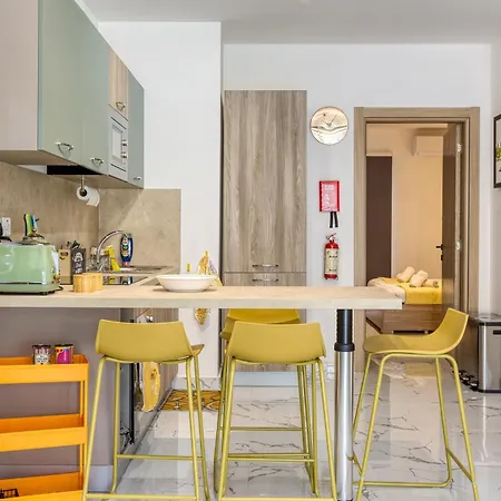 Stylish & Authentic 1br With Terrace In By 360 Estates Lägenhet