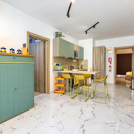 Apartman Stylish & Authentic 1br With Terrace In By 360 Estates *