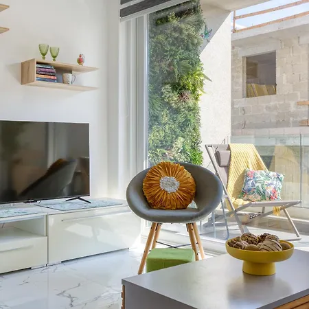 Stylish & Authentic 1br With Terrace In By 360 Estates * Sliema