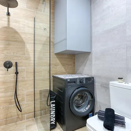 Apartman Stylish & Authentic 1br With Terrace In By 360 Estates